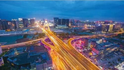 国内最适合“穷游”的三个城市,消费低美食多,很多景点都免门票