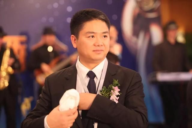 刘强东接棒高云翔涉嫌性侵案引发全民热议,遭人做局陷害可能性大