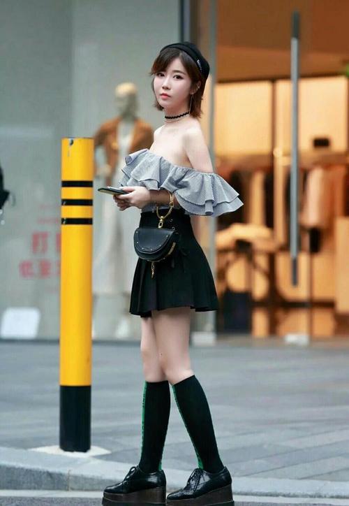 街拍:好个青春靓丽的美女！