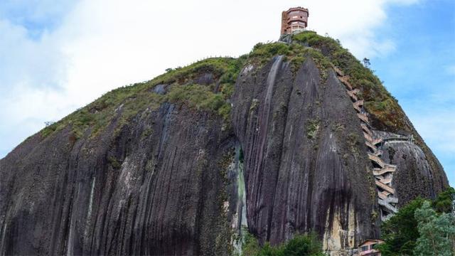 世界上最“难回”的家：建在60层楼高的岩石上，且只有楼梯能走