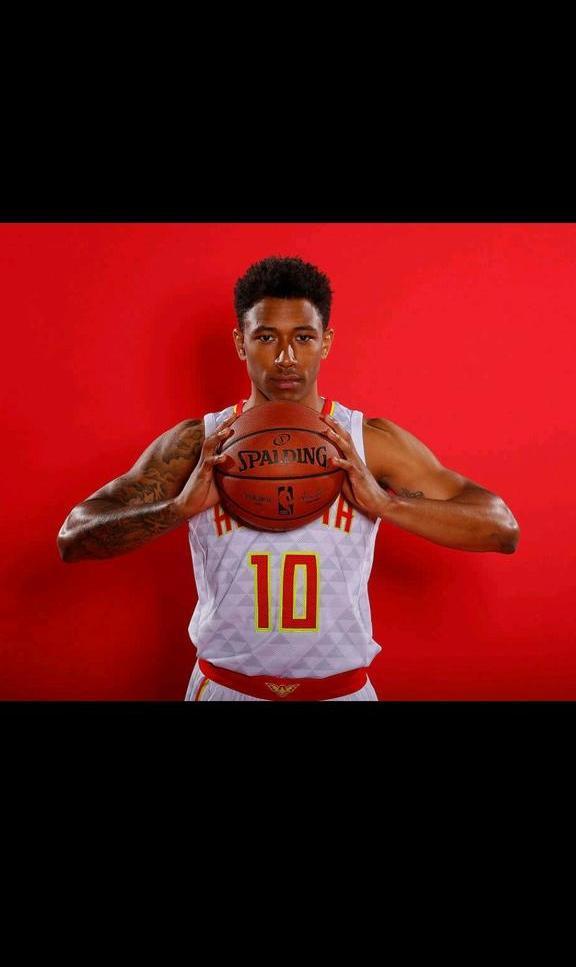 飞人，林书豪领衔老鹰新赛季定妆照