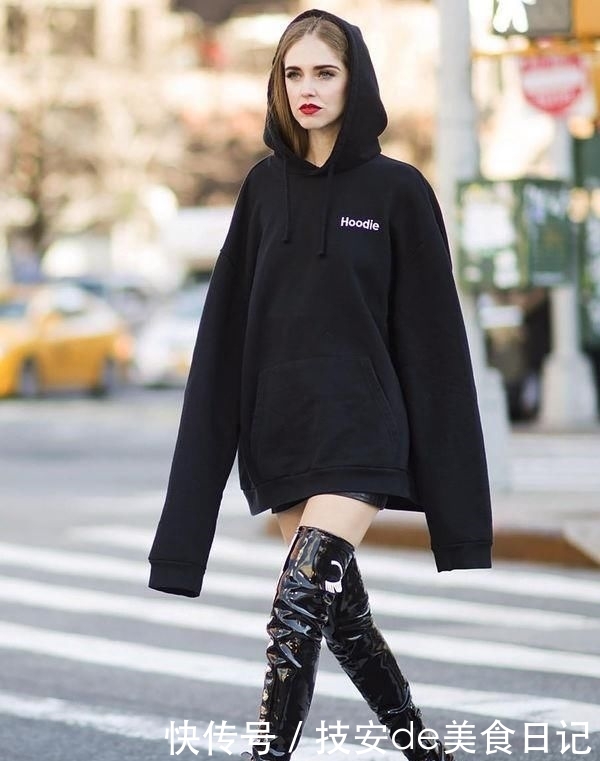 就要@女人买卫衣,就要挑这3种“耐看色”,穿个两三年都不会过时!