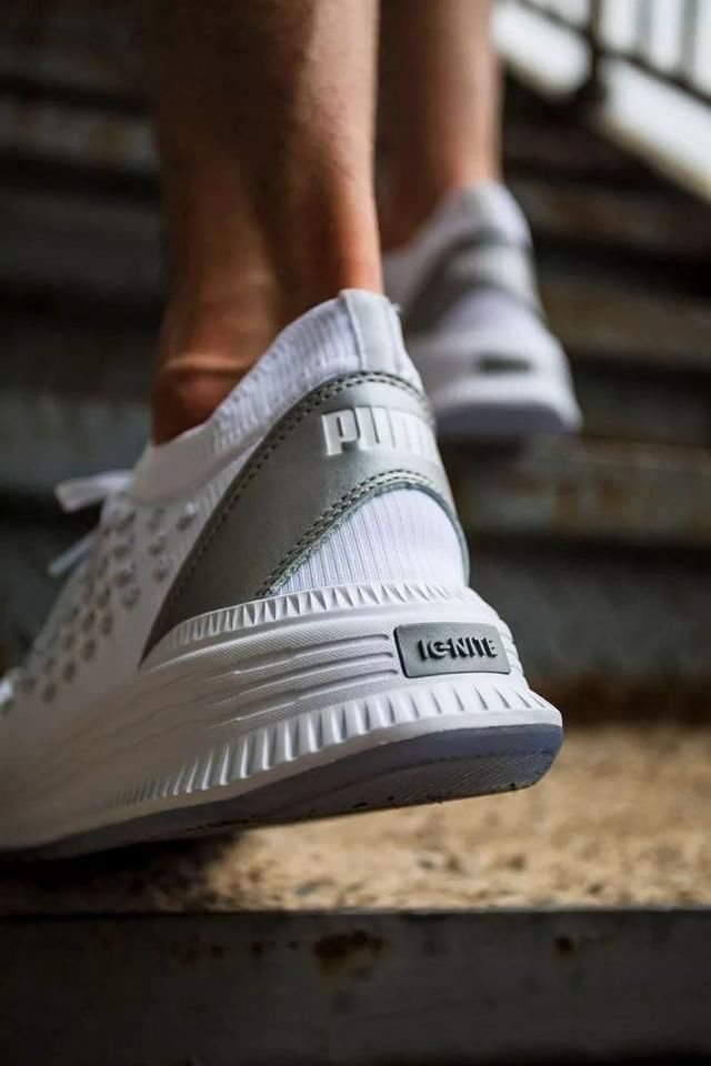 论上脚回头率和可玩性，这双新鞋我给 100 分！