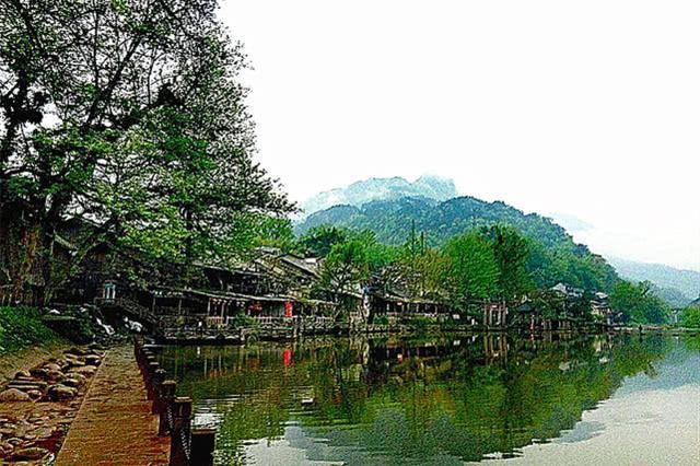 四川降水量最多城市，一年300多天都在下雨，当地女孩肤白貌美