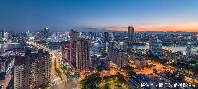  「综合」非省会城市中，谁的综合实力更强