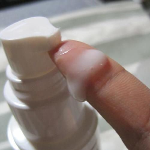 105岁姥姥说，药店放角落的药膏，早晚一抹，斑点、皱纹全消失