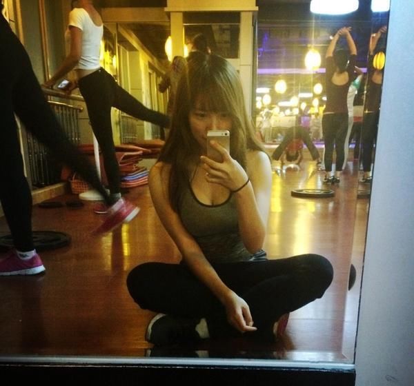 喜欢健身的女人 除了身材好韧性也不差