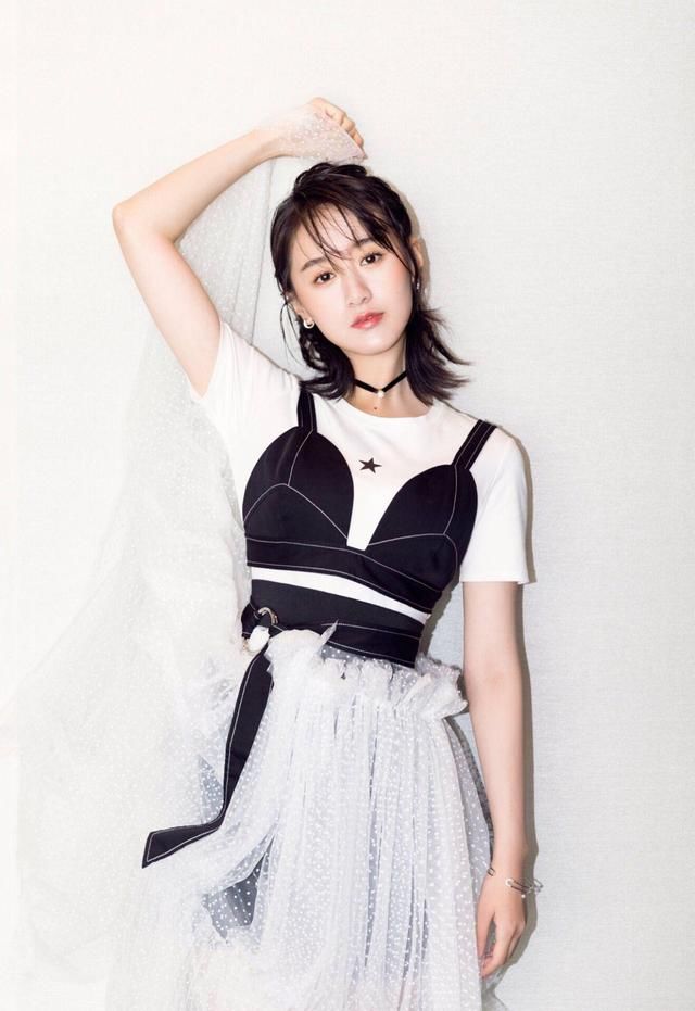 袁冰妍帅气当中带着点优雅，二爷，你们家丫头这么美你造嘛？