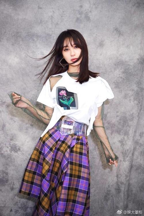 李菲儿不过剪了个刘海，从30岁嫩成13岁，想问黄晓明一句：后悔吗