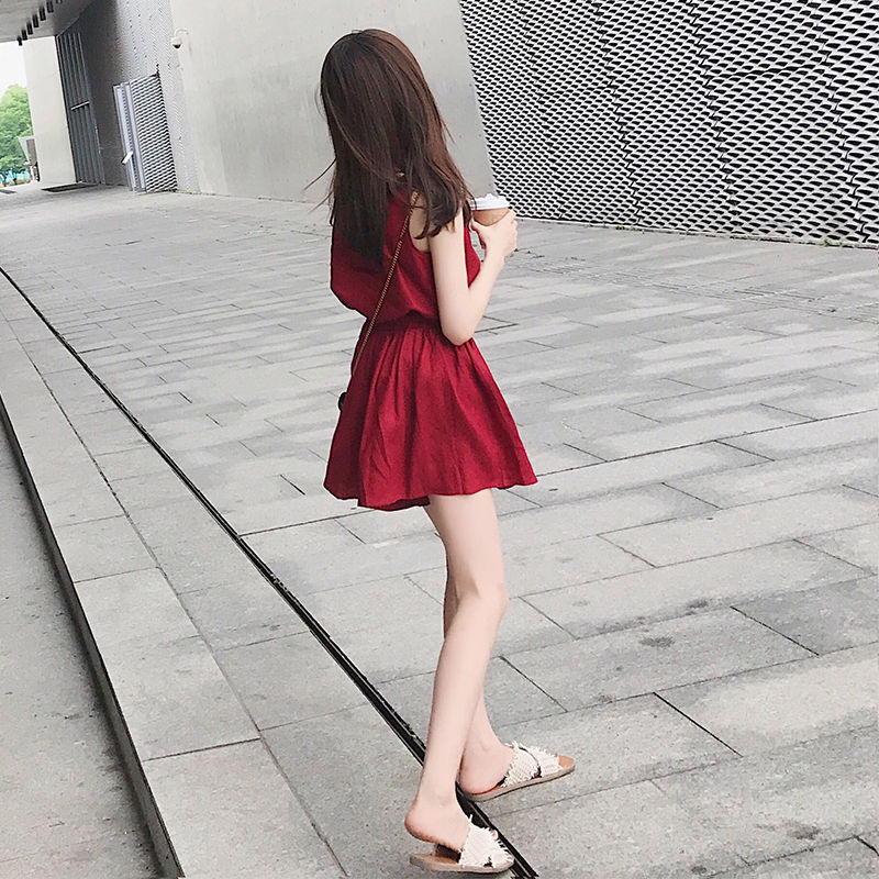 小个子不穿高跟鞋也很美，小鸟依人的感觉，穿拖鞋都可以迷倒一片