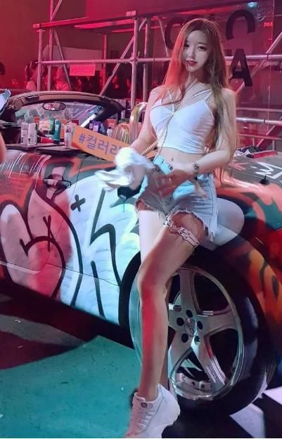 130斤被封健身女神，她的身材到底好在哪里?