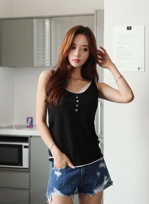 156的妹子搭配紧身裤，看着都要比168的我还高，会穿搭还是蛮重要