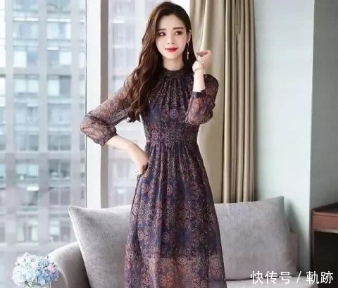  『大方』2020早春流行的“碎花裙”，洋气减龄，大方耐看