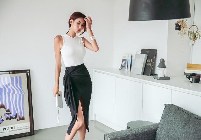 人像摄影：时尚的衣着很好的勾勒出了美女丰腴的身材曲线