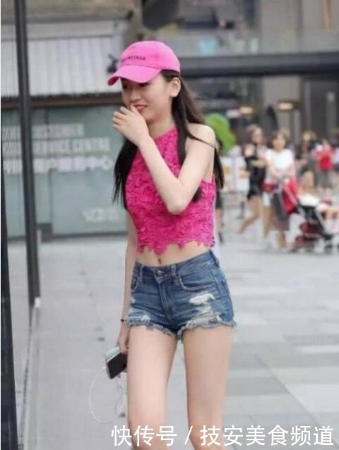  『时髦』时尚街拍美女，图4穿的很时髦，但高跟不能怕冷