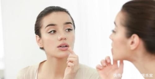 「女生」女生有这5个习惯,会让嘴唇变丑尤其第2个,不改掉难提升颜值