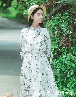  『碎花』碎花裙太老气？选对颜色、穿对款，秒变优雅小仙女
