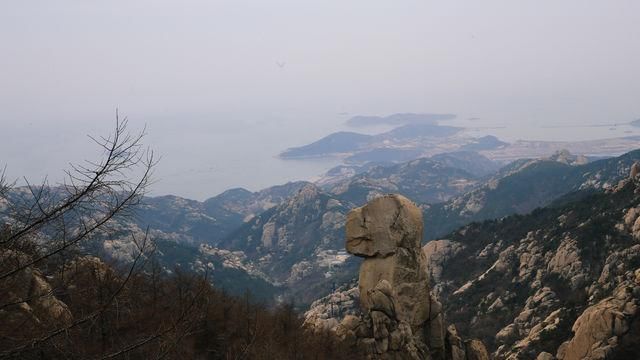 「青年眼」泰山虽云高，不如东海崂