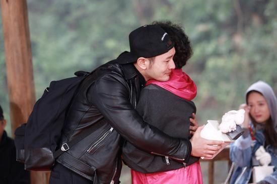 且不论黄晓明与疫苗事件有关还是无关,至少看得出来他是一个孝子