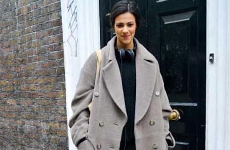 女生每天睡前坚持做2个动作，能让肩膀变薄变瘦，身材更完美!