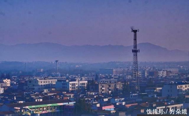  【唯一】中国唯一坐拥4条高速3条铁路2个火车站1个机场的“贫困