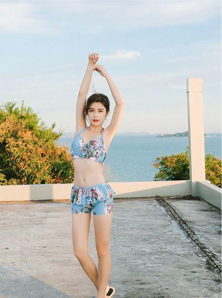 经典吊带式比基尼，优雅又不失性感，完美展现身材曲线