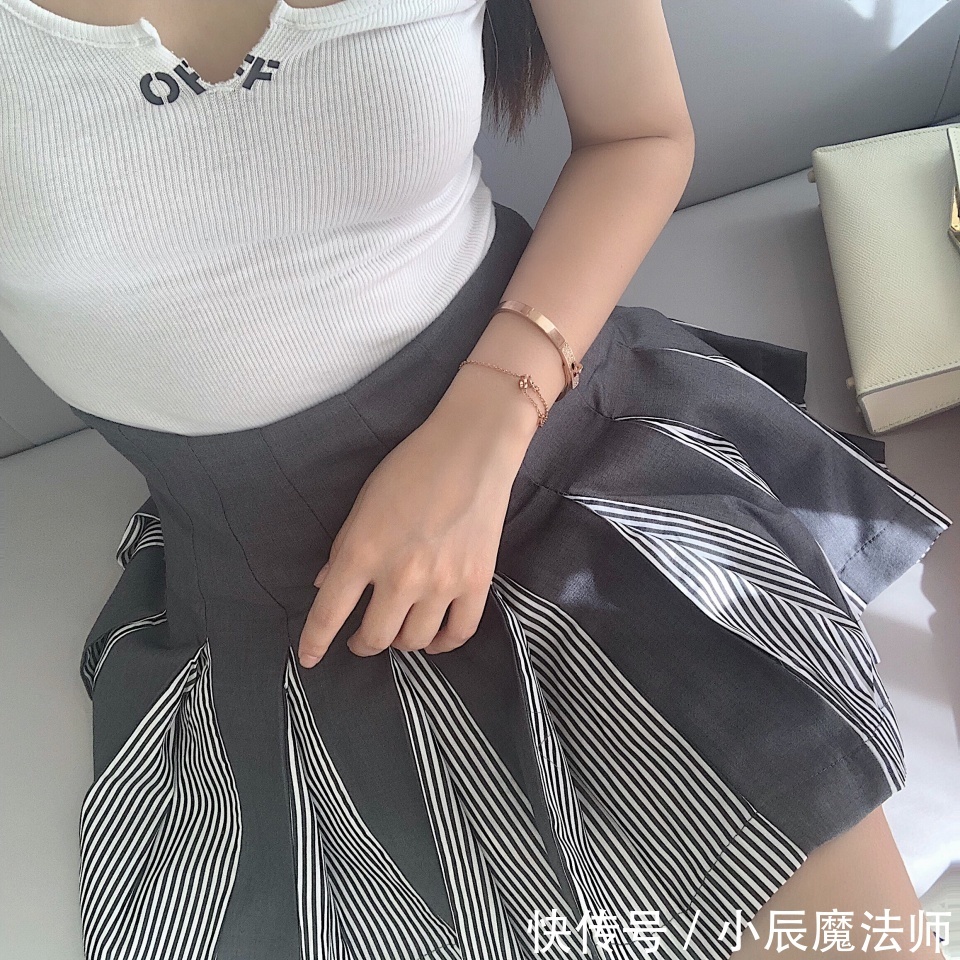  「随意搭配一」女神半身裙合集：撩汉小短裙这样穿，潮流时尚又迷人