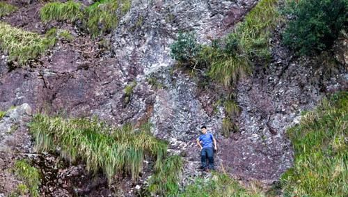 浙江深山藏香格里拉，没有公路不通车，最危险处90度须手脚并用爬