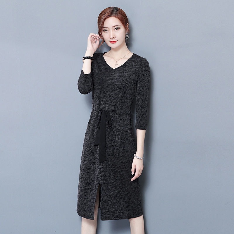 今秋不流行穿牛仔裤了,性感女人都流行这样穿,时尚减龄却不低俗