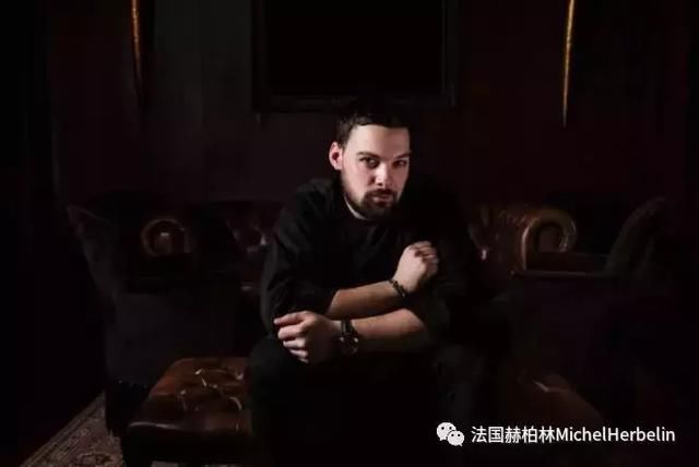 蓝色已经成为腕表的主色调