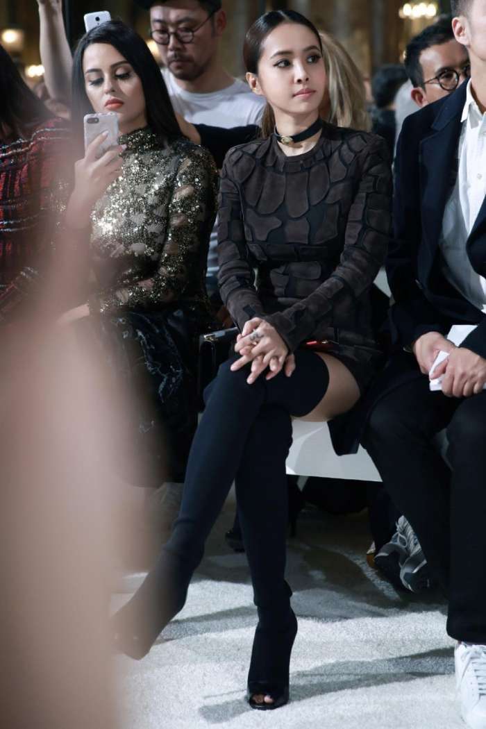 蔡依林这下尴尬了, 穿半身裙秀美腿, 网友: 腿都P成柱子了