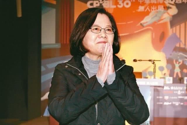 新年第一天拿两岸开刀，民众冲蔡英文高喊“下台”“枪毙”