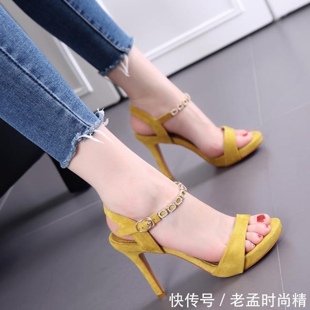 『舒适』穿上细细的高跟鞋,性感知性迎面而来!