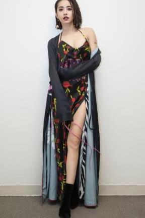 蔡依林不得了！穿休闲装显高10cm不止，网友：这回与高跟鞋无关吧