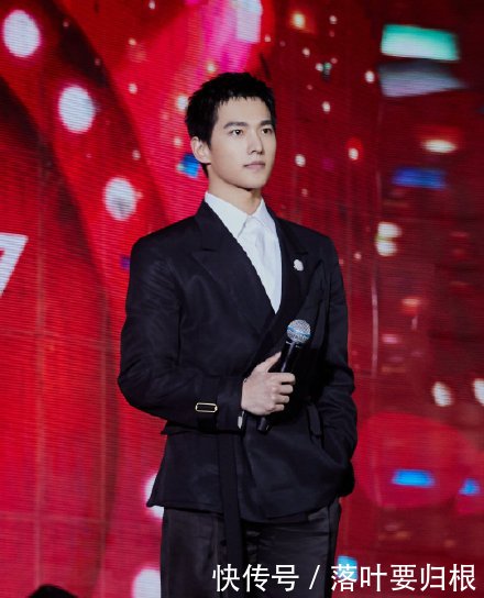 星光大赏赵丽颖杨幂同台