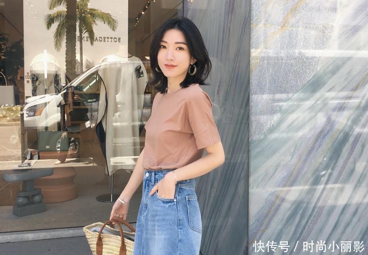 舒适时髦的牛仔裤美女，摇曳身姿，忍不住多看一眼