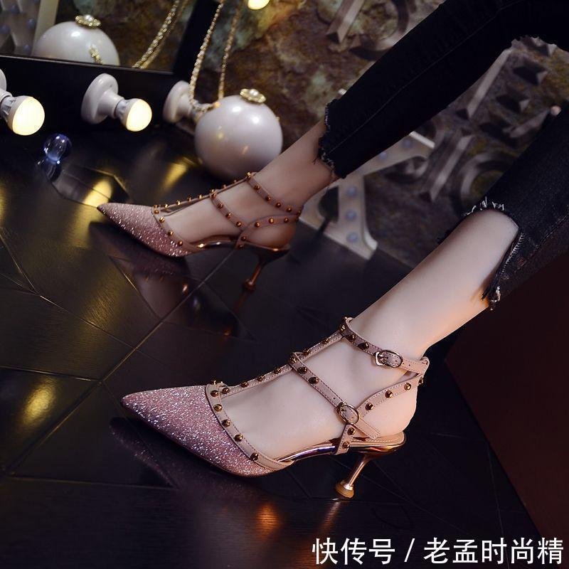 『女人』45岁的老婆,穿上这样的“美脚鞋”,女人味儿尽情展现