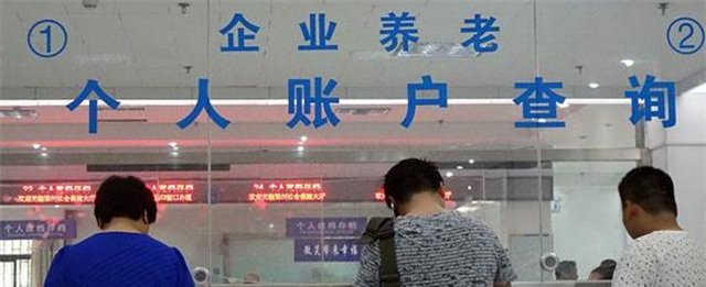  五险一金@自己办理的社保，和公司帮我们购买的社保，到底哪个更