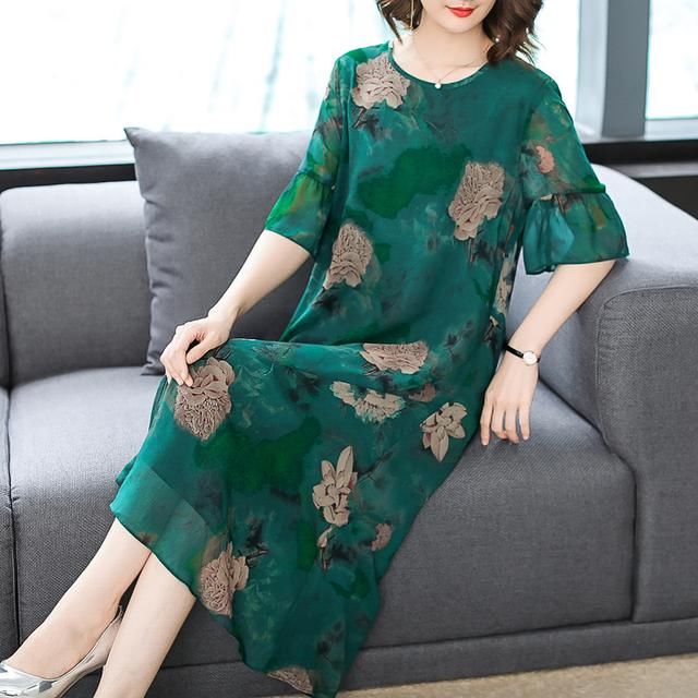 60后的妈妈，穿着我给她买的连衣裙，170斤穿着就是显瘦