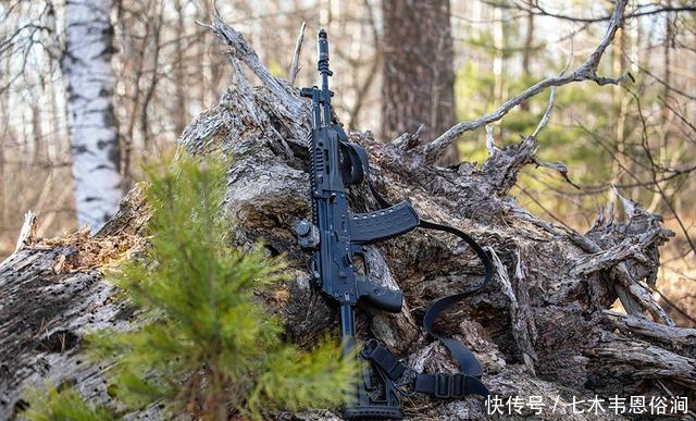 AK:俄军特种部队开始接收AK-12步枪 配上红点瞄准镜 颜值显著提升