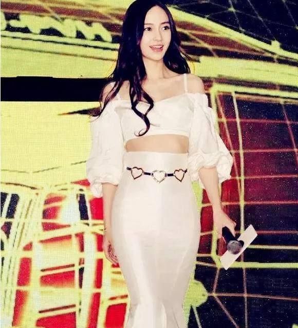 可惜!安以轩撑破人鱼裙,说你120斤都有人信!