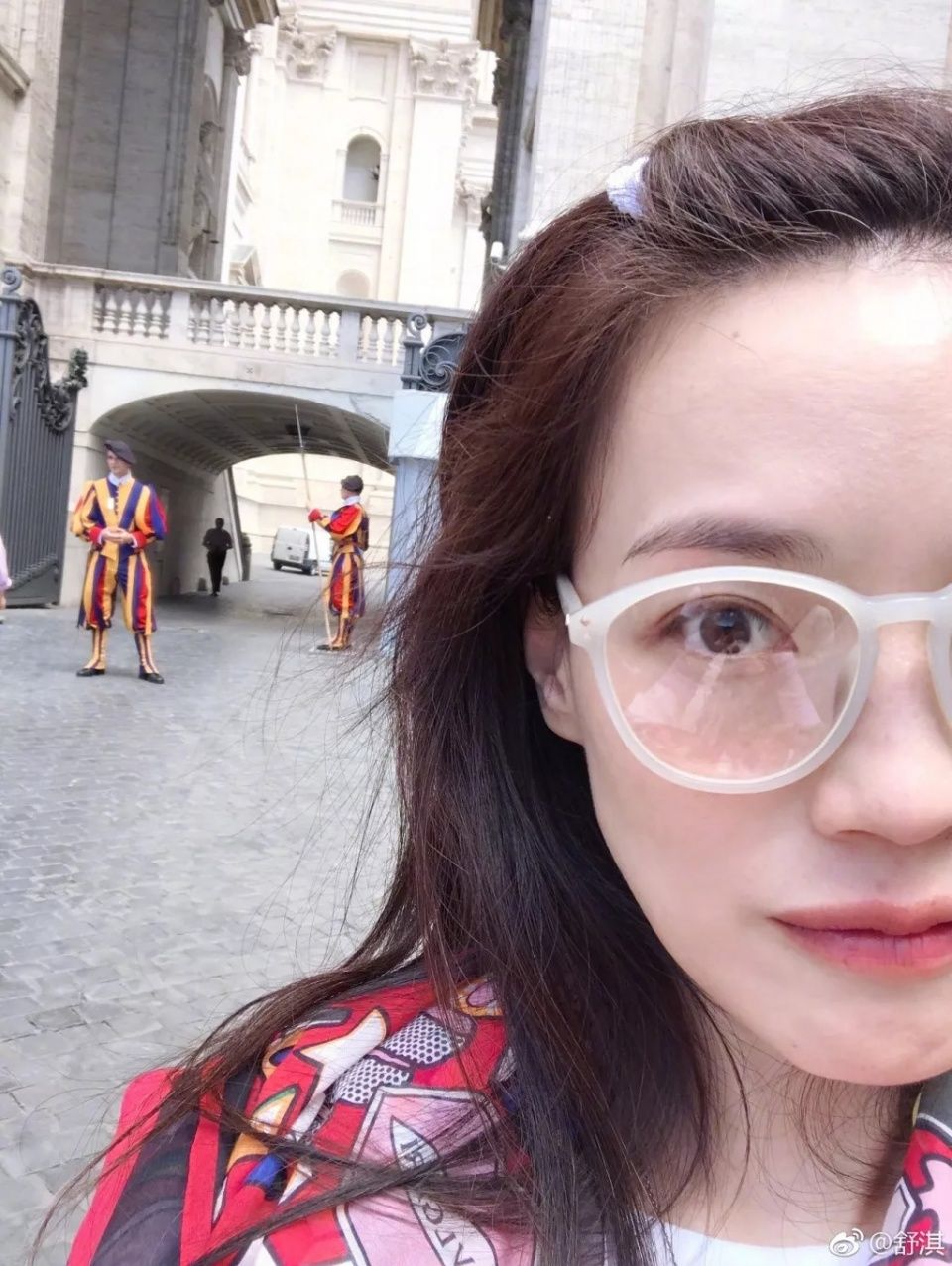 全脸过敏快认不出?40多岁的她素颜为何依旧能打!