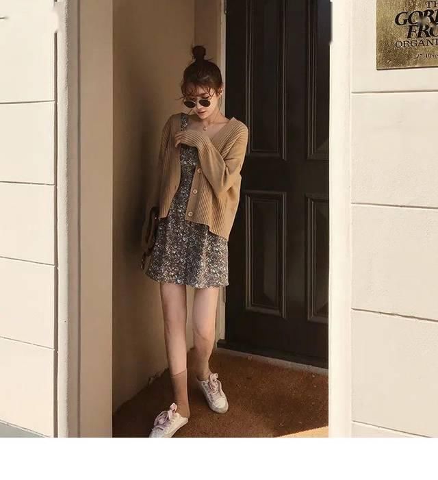  皮衣■碎花连衣裙这样搭，直接显瘦两公斤！