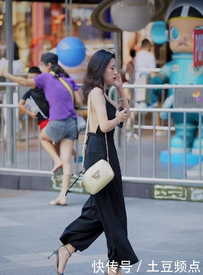 「小姐姐」高跟鞋让女性大秀美腿,穿出时尚的气质