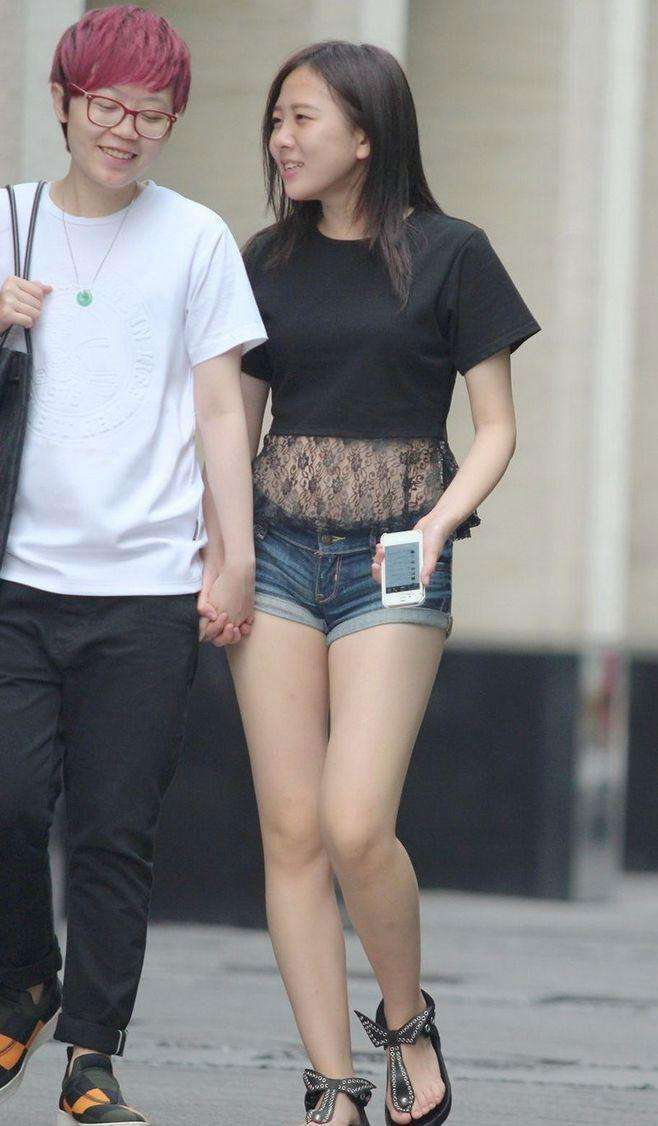 时尚紧身裤，将女人的好身材一览无余，在视觉上拉高身材！