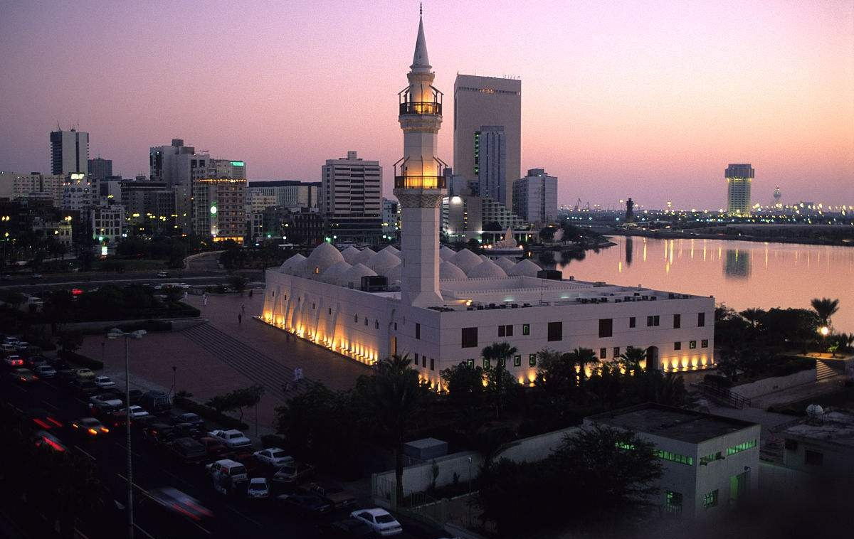 世界石油产量第一大国：因嫌弃邻国，准备花巨资把邻国挖成岛国