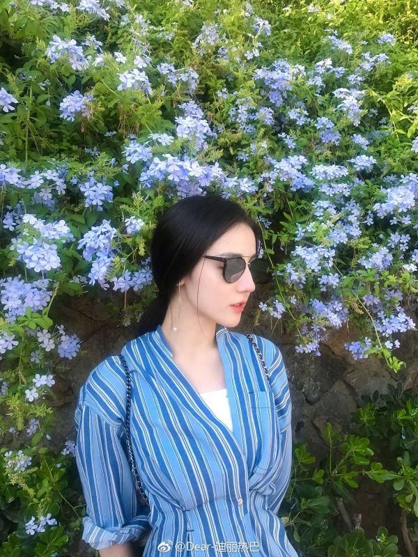 迪丽热巴五官是硬伤，却看起来美艳惊人 为什么