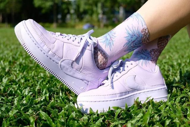 今年沾上 “它” 的球鞋都起飞了!有不少都涨了十多倍!