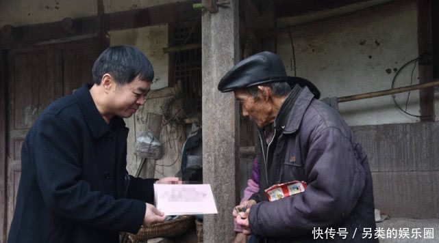 黑心村干部，把低保补贴当自家“提款机”，发现“关系保”可举报