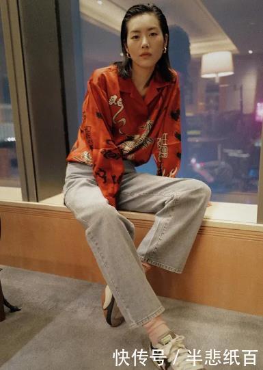 「时尚感」当吴宣仪与刘雯,同穿一件衣服,才知女星与超模之间的区别!